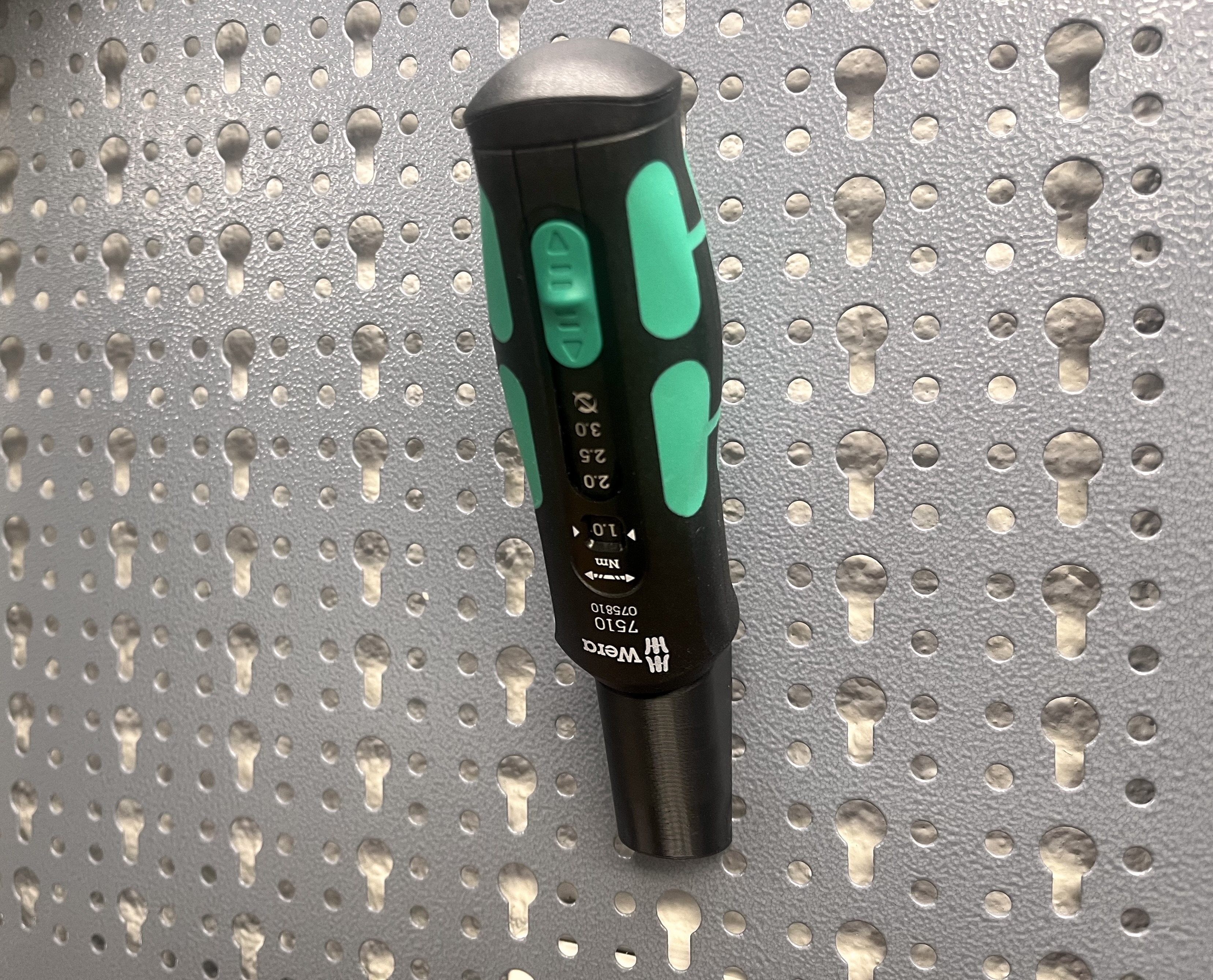 Parametric bit driver holder for Kupper Pegboard