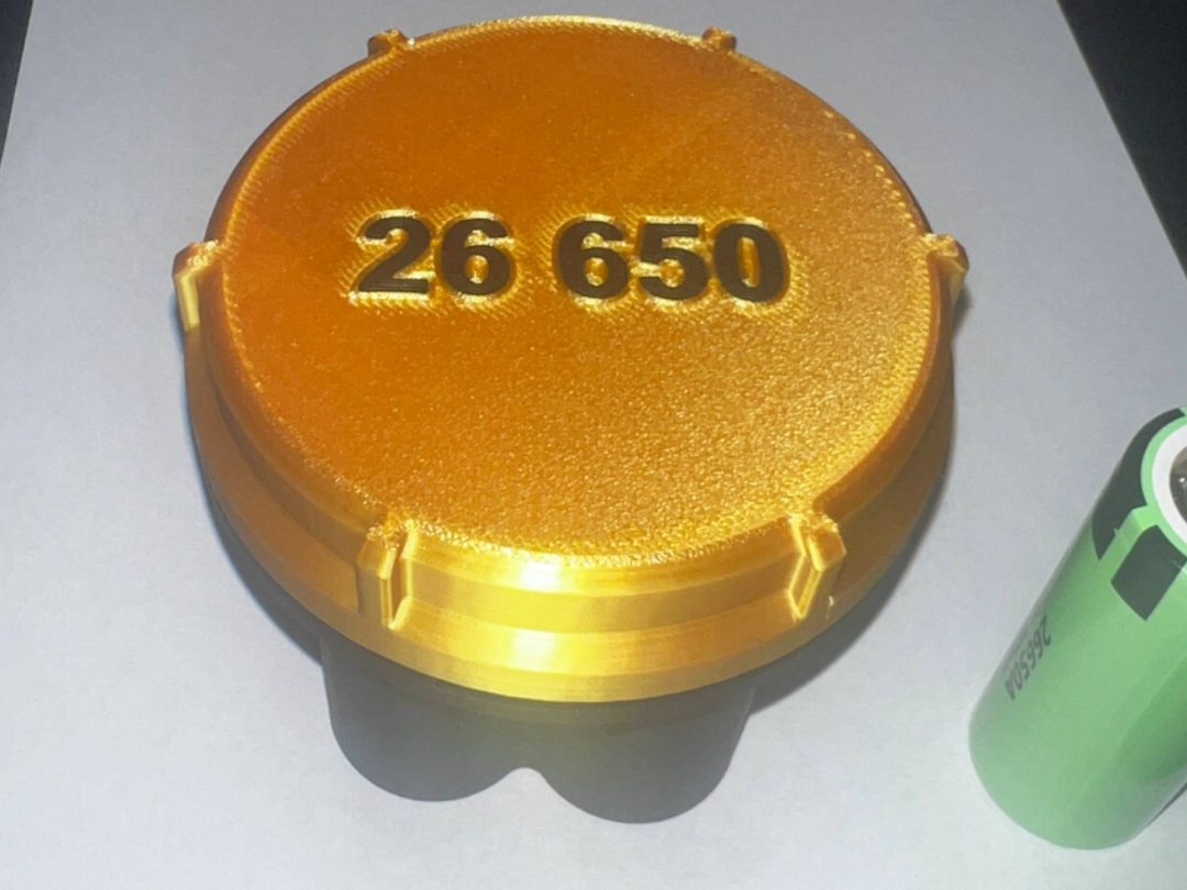 Container for 7 pieces of 26 650 batteries