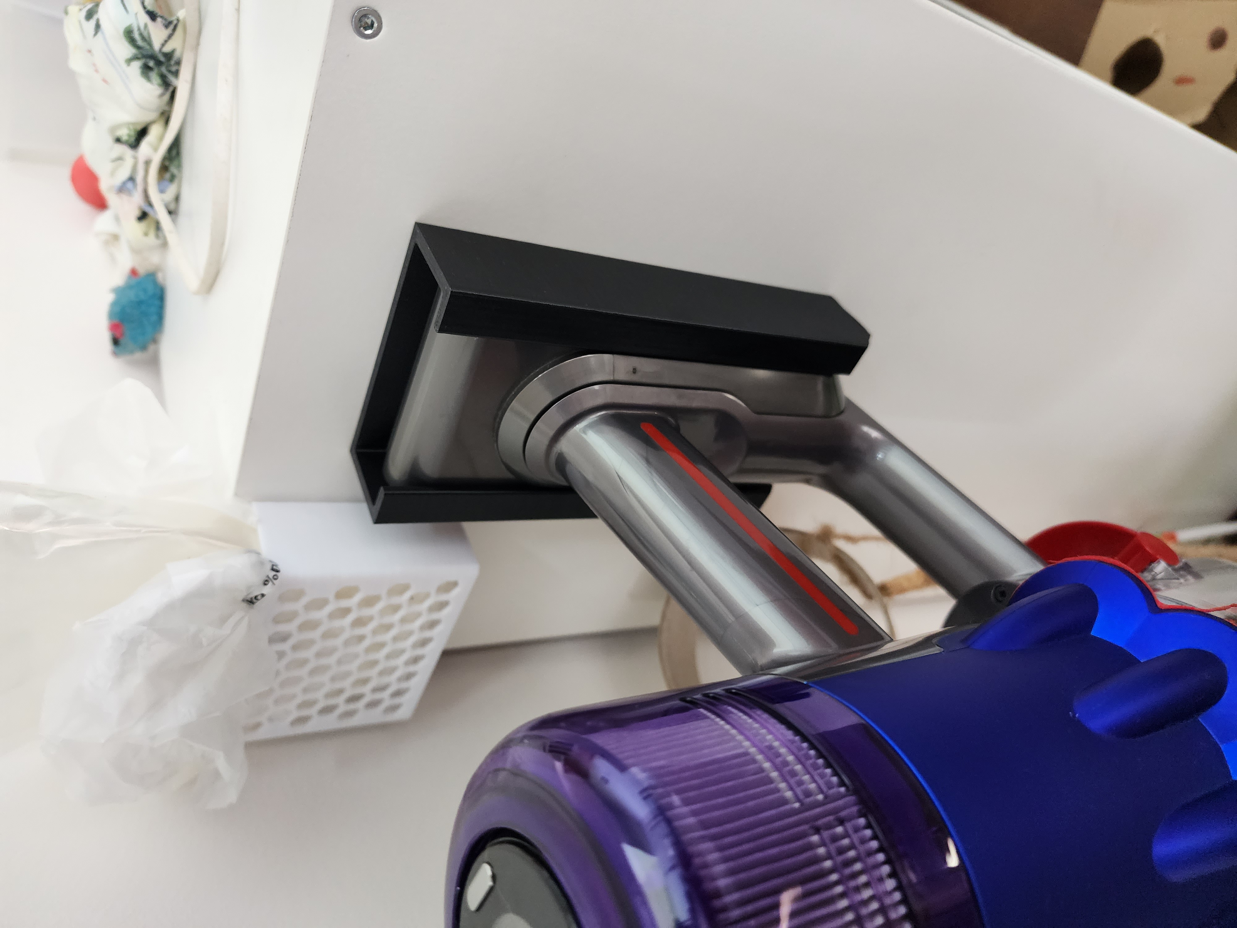Dyson V12 Wall Mount
