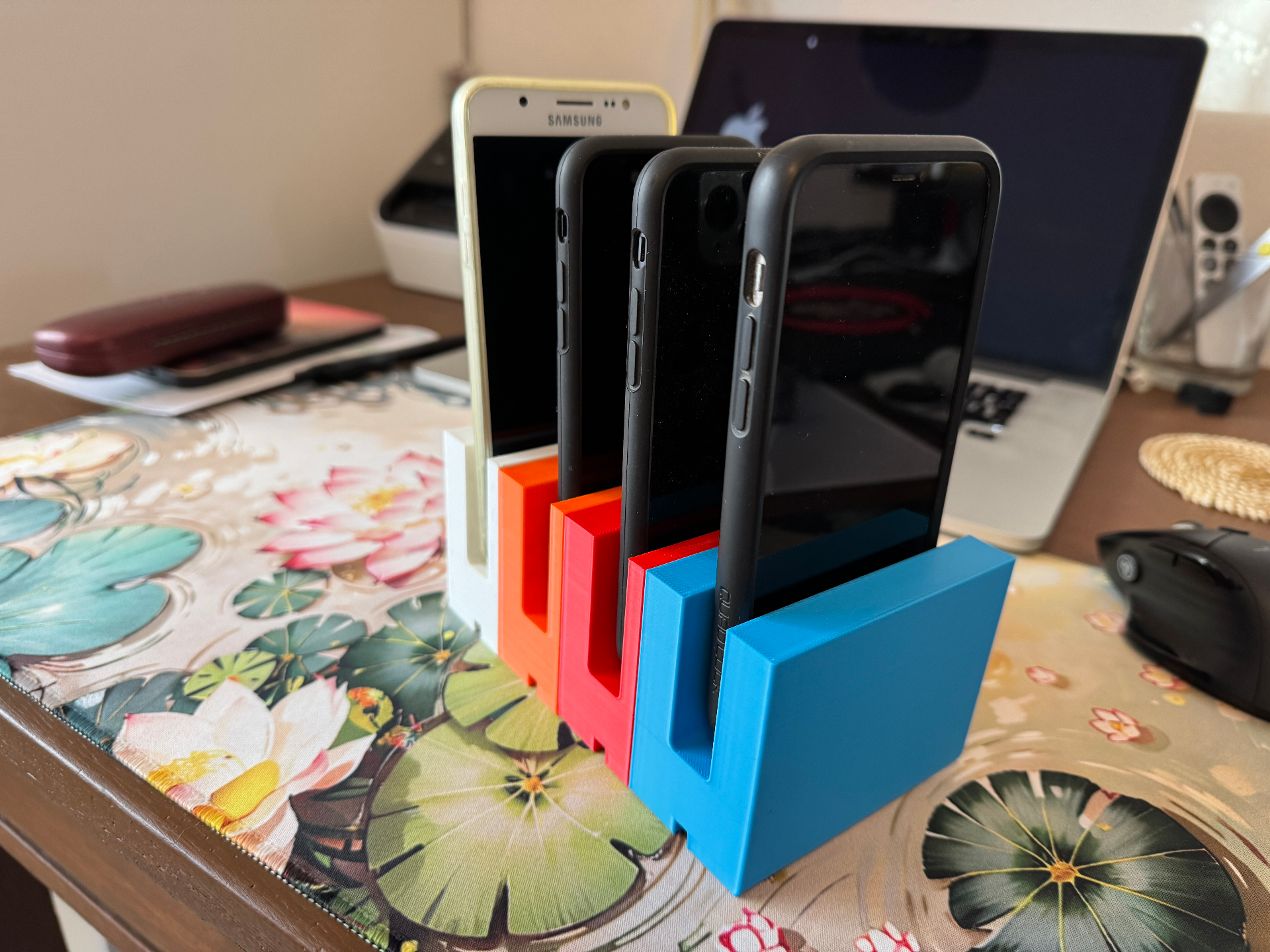 Modular smartphone stand tray for repair shop