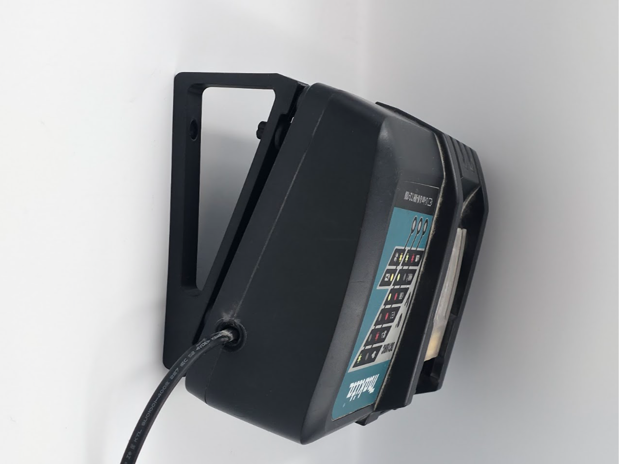 Wallhang Makita 18v. Mountingguide inlcuded