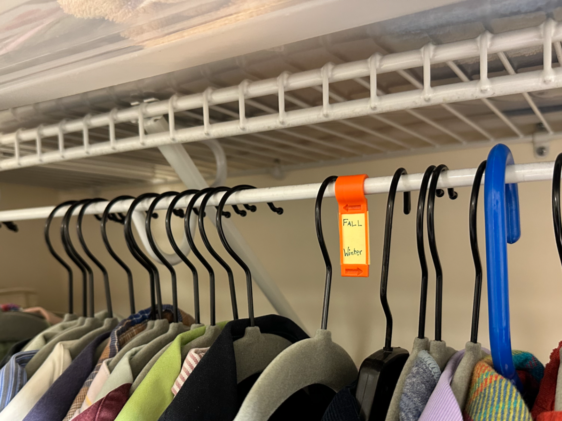 Closet clothing separator