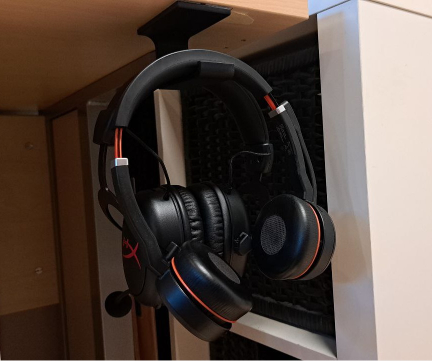 Holder for two headphones