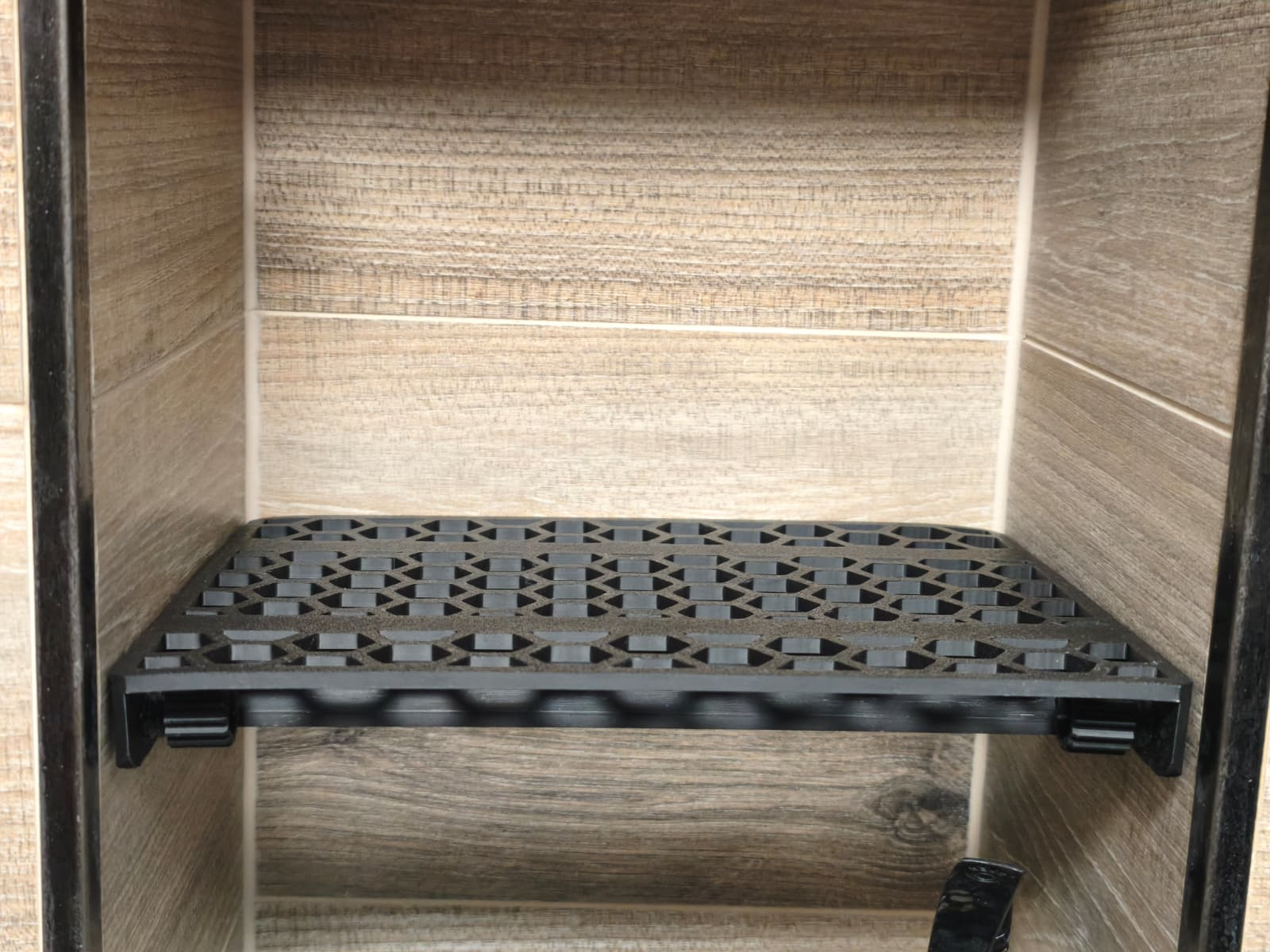 Bathroom tension shelf