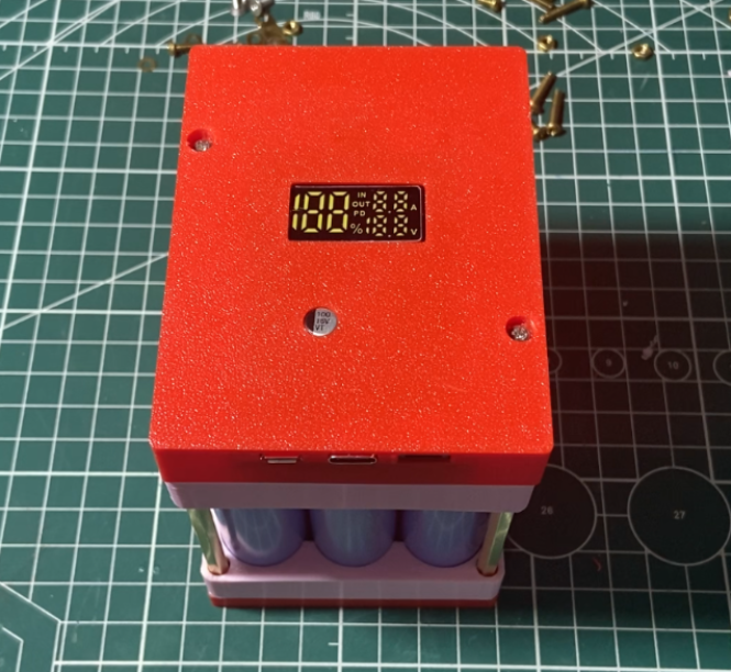 DIY5万毫安免焊接移动电源;21700 电池组