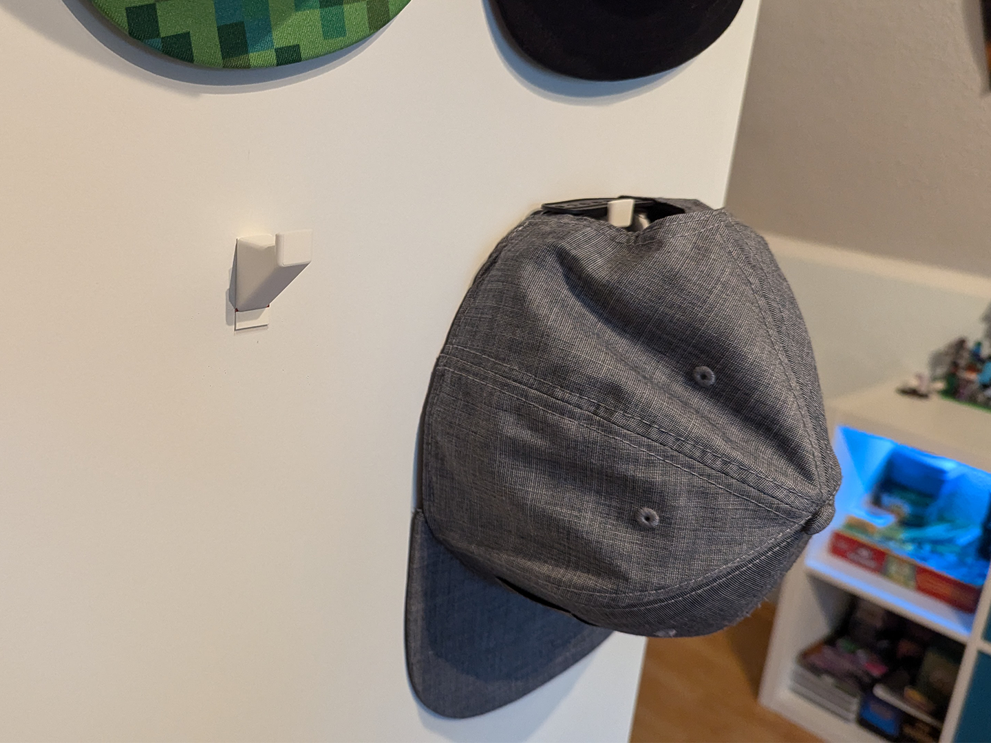Cap Holder with tesa Powerstrips