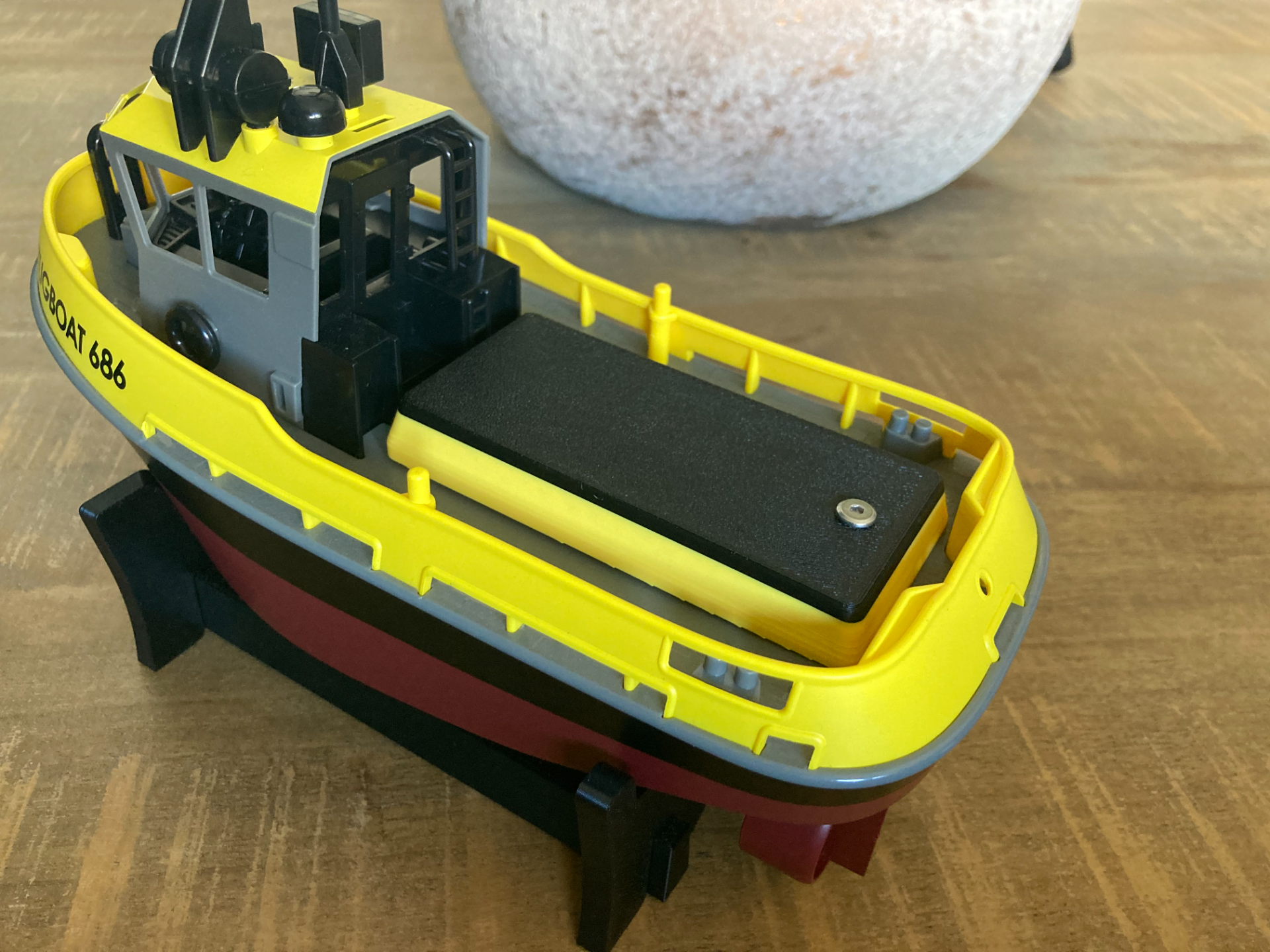 Higher hatch for Tugboat 686
