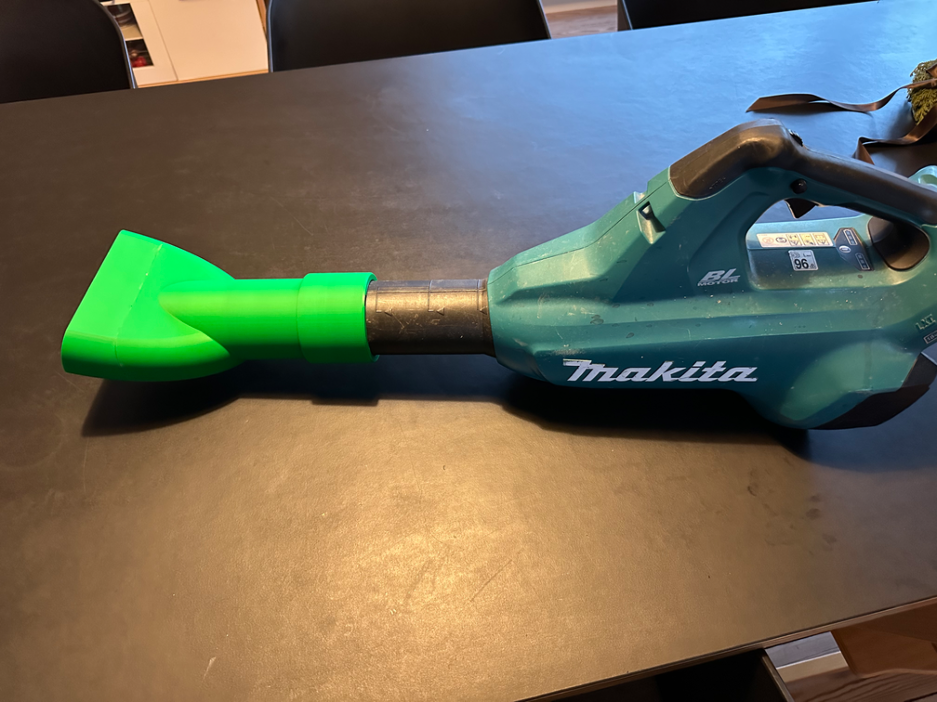 Makita LeafBlower DUB362 attachment