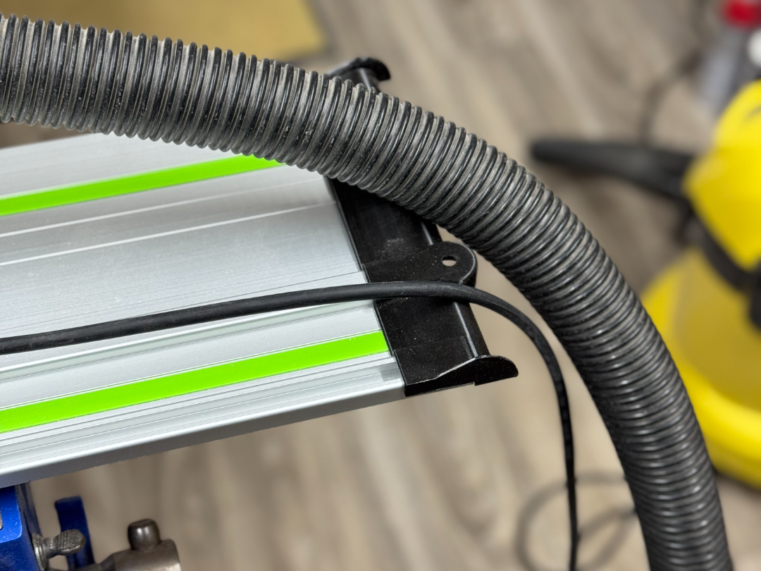 Deflector for Festool guide rail