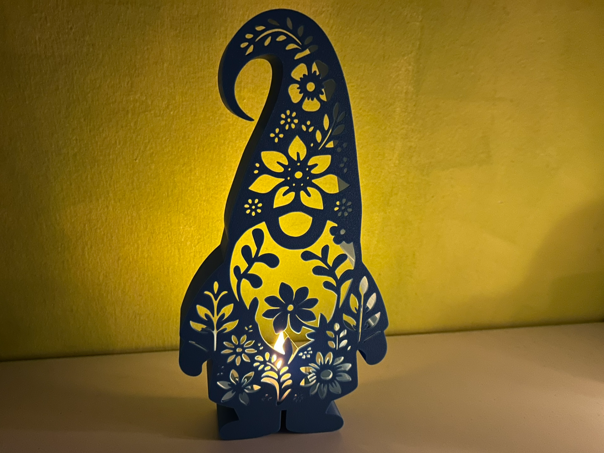 Zwerg mit Blumenmuster als Lampe V2