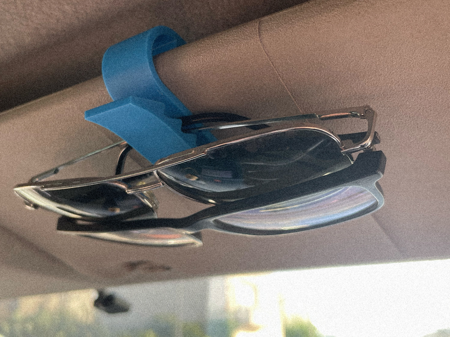 Universal Sun Visor Glasses Clip – Easy Storage