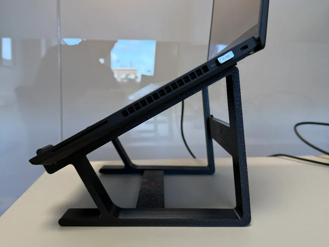 Laptop stand