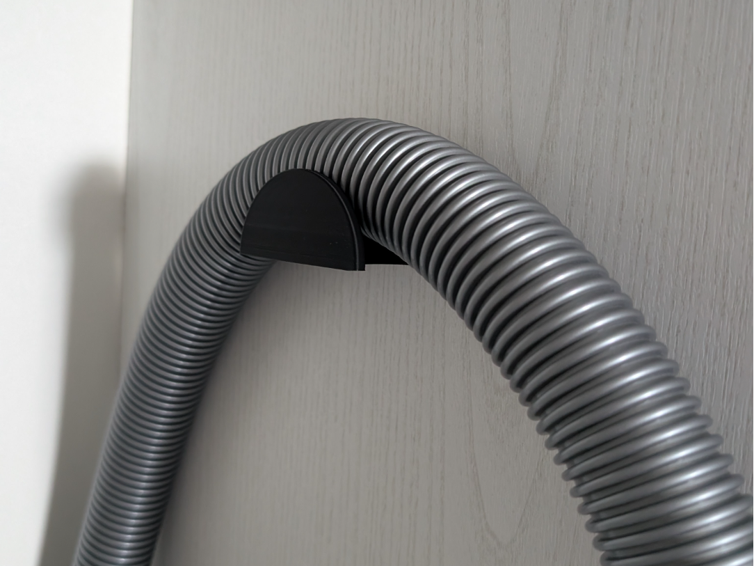 Vacuum Tube hanger for compact storage