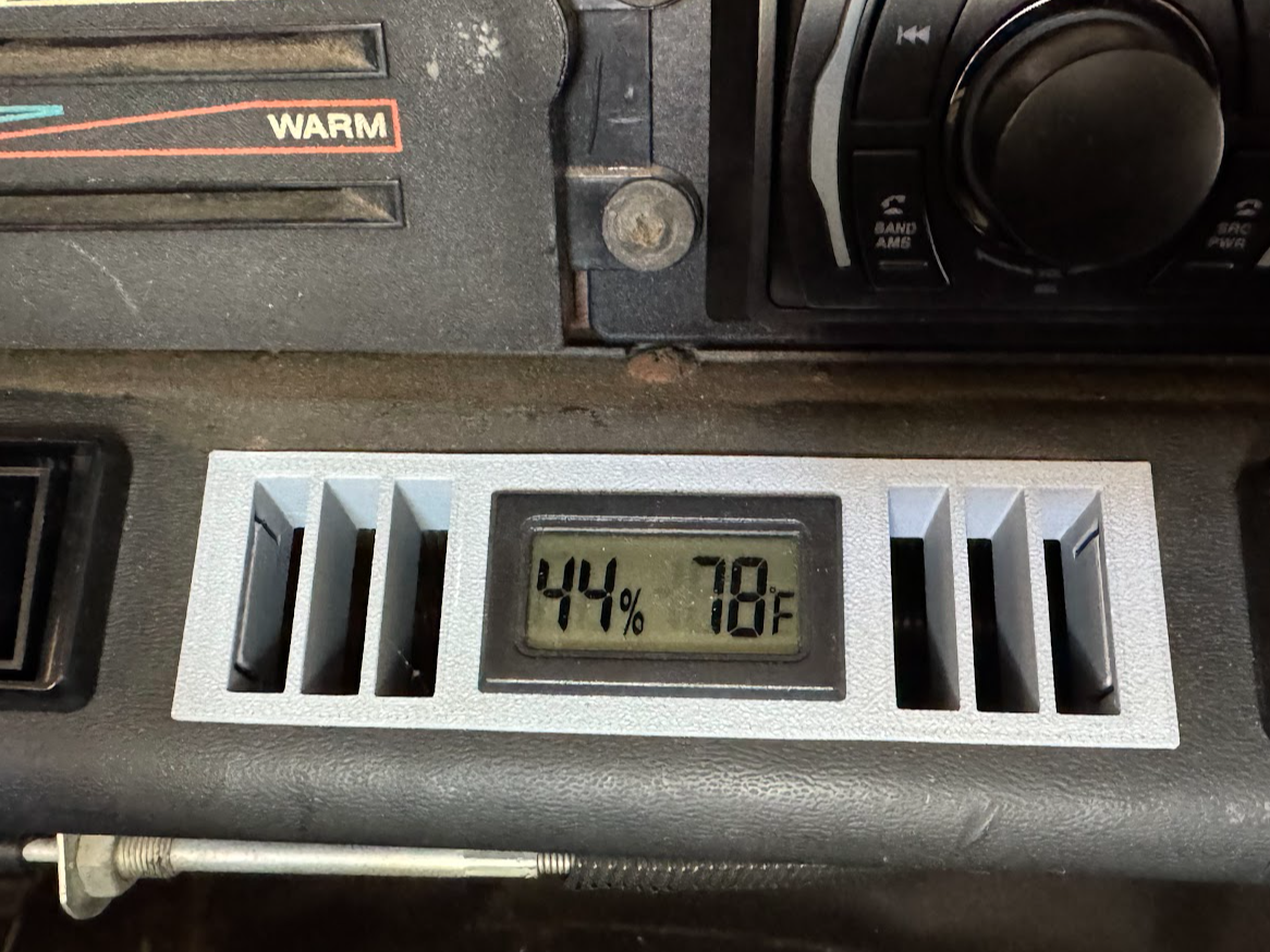 Jeep YJ A/C vent insert with Slot for thermometer