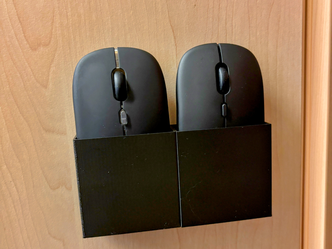 Compact Mouse Box – Easy Access and Installation