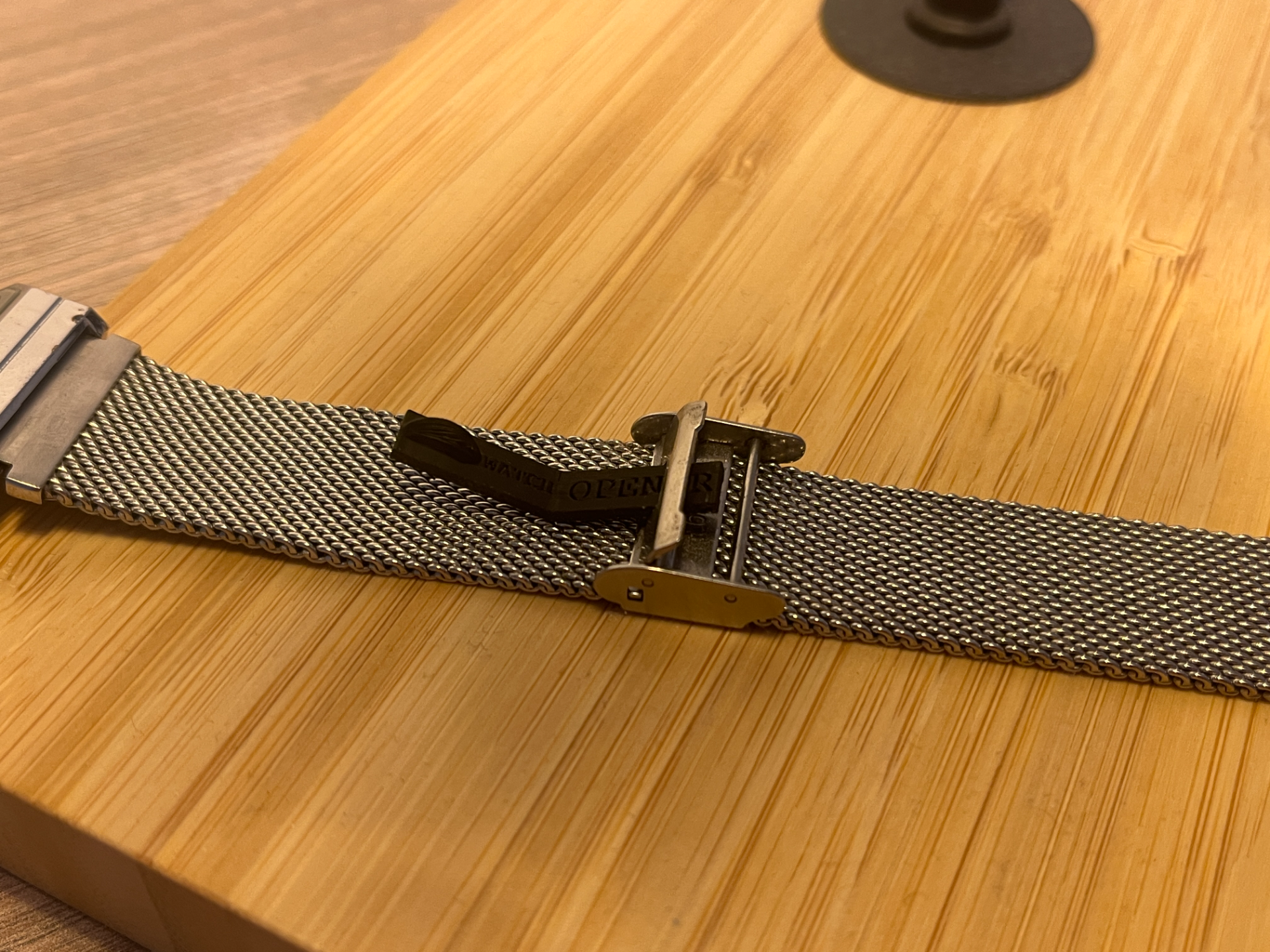Mesh-Strap Opener for watches