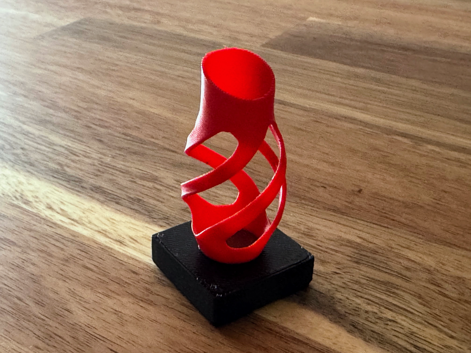 Interwoven flame vase