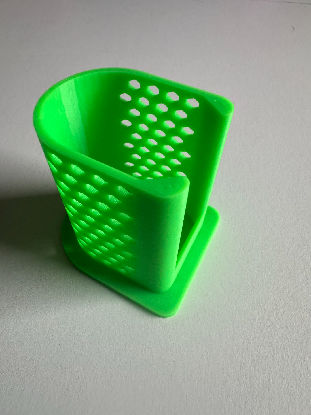 Aegis Max 2 Stand with Hex Pattern
