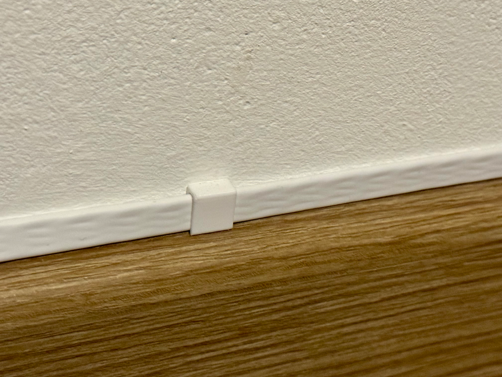 Cable Clip for Skirting board, Flat ethernet Cable