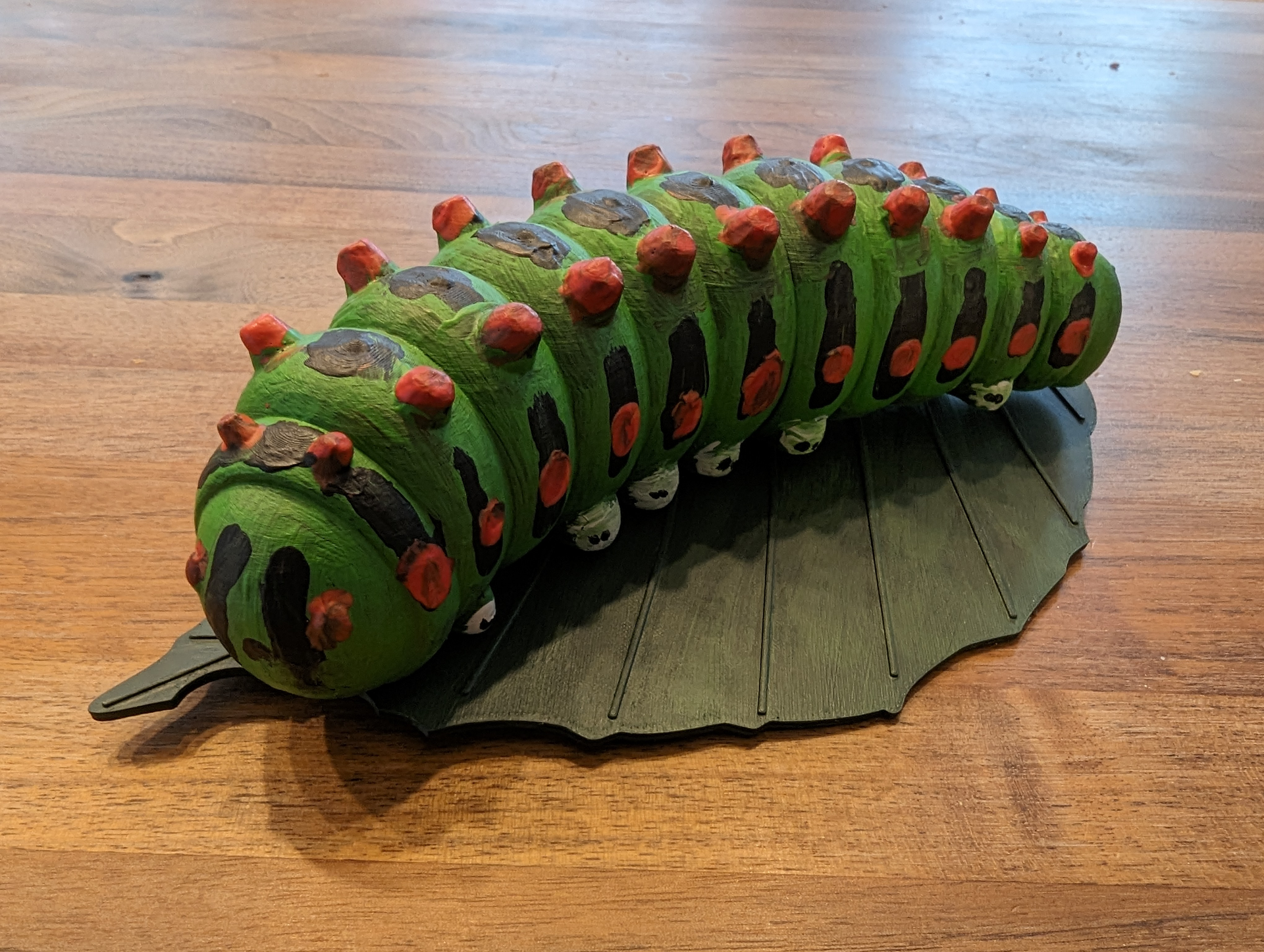 Caterpillar on leaf Geocache | Raupe auf Blatt