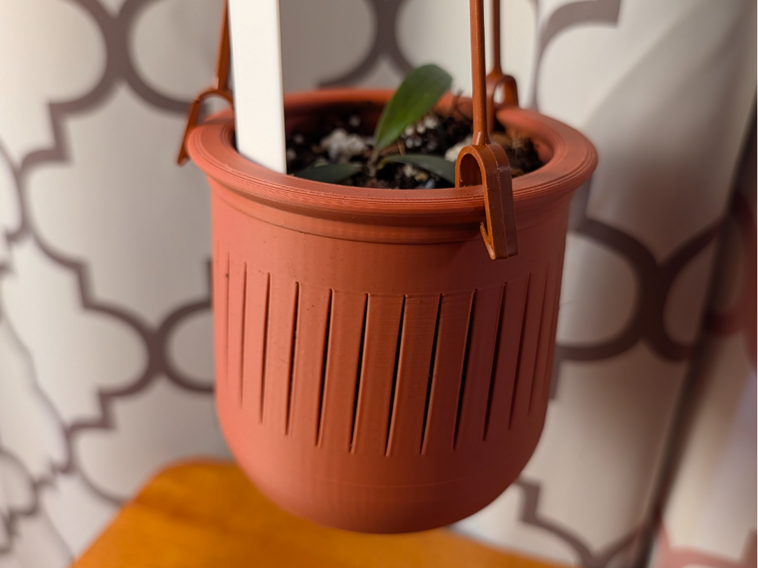 The Lynn – Roots-First Hanging Planter