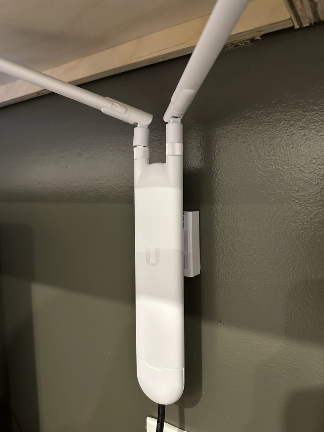 Ubiquiti Unifi UAP AC Mesh Command Strip Mount