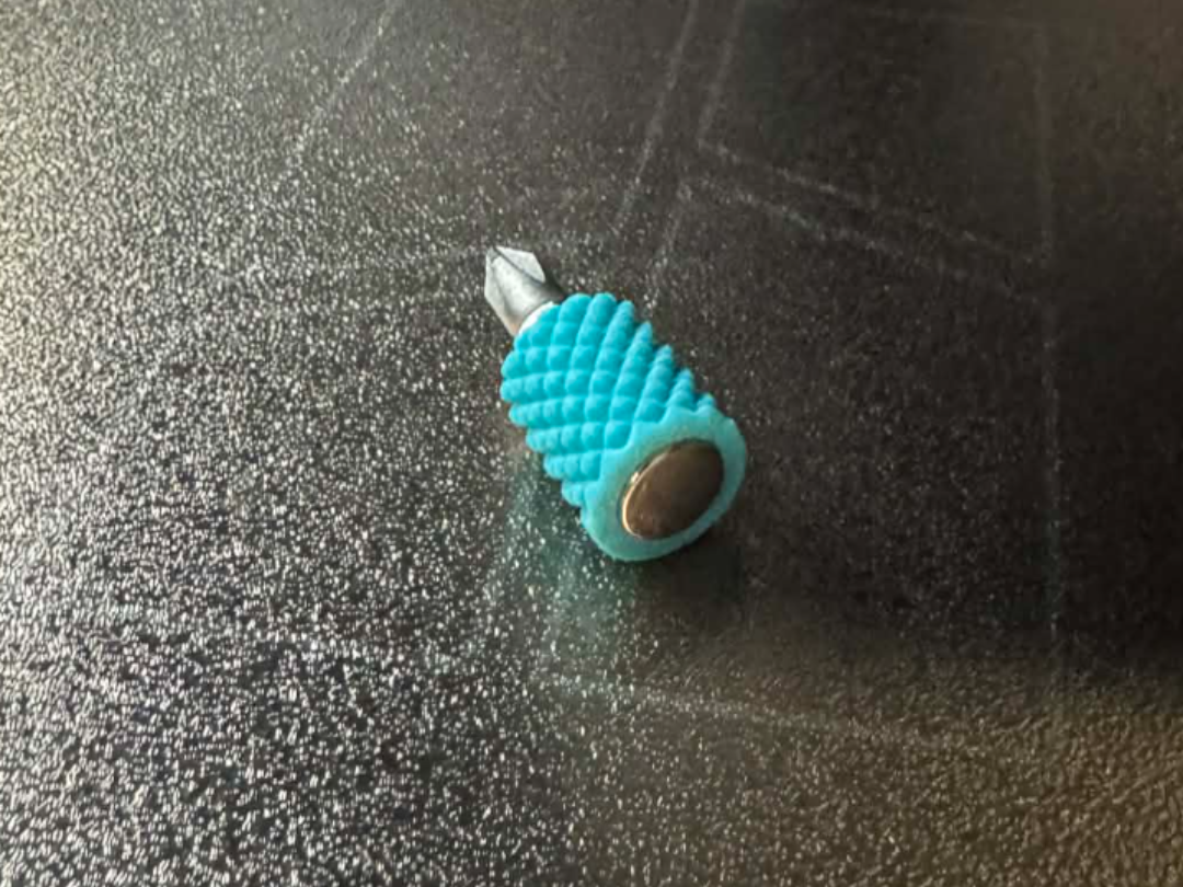1/4 bit driver with 8x3 magnet