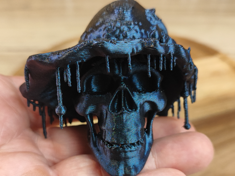 Totenkopf mit Hut