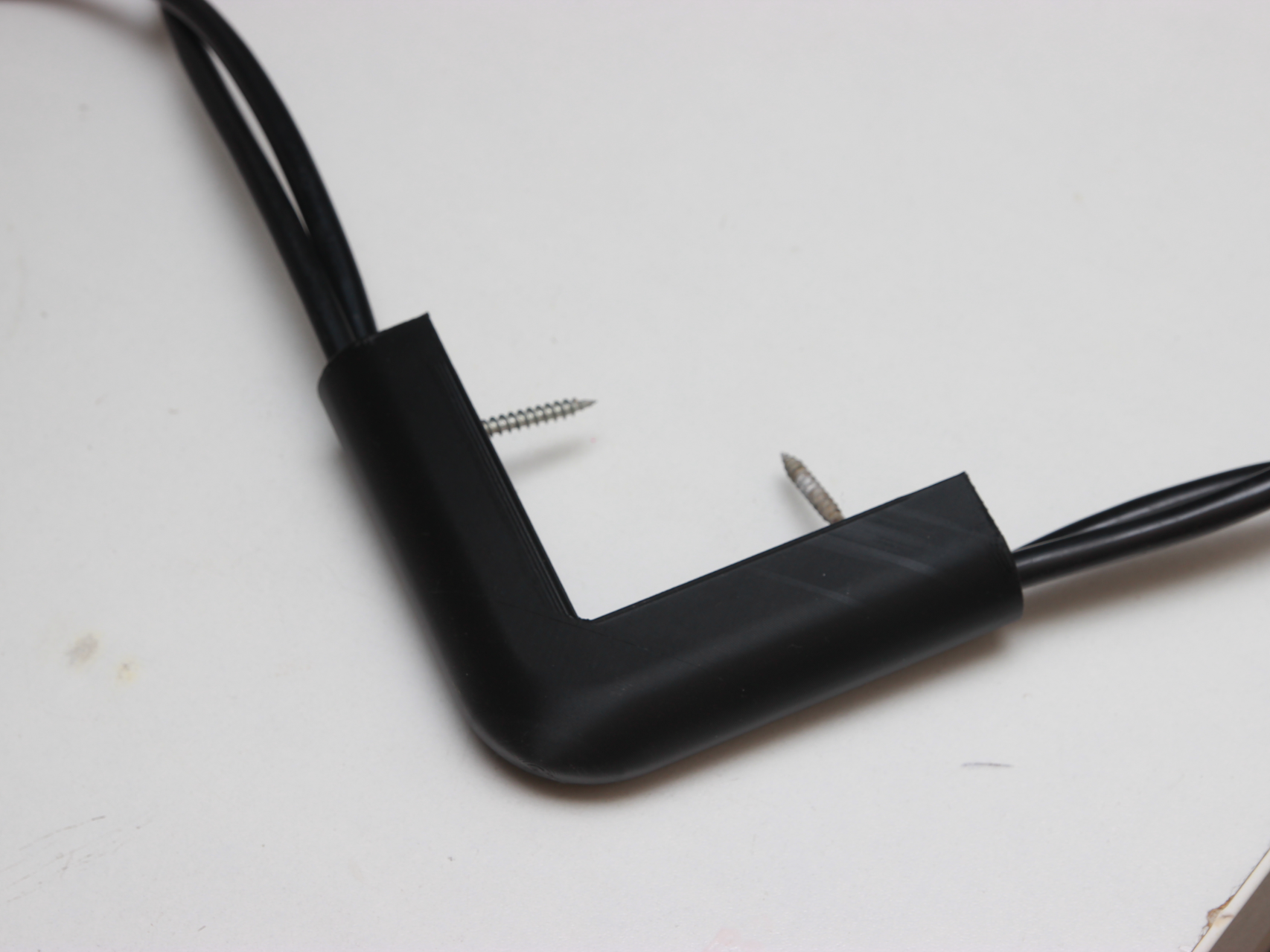 Corner cable/hose protector (18mm diam)