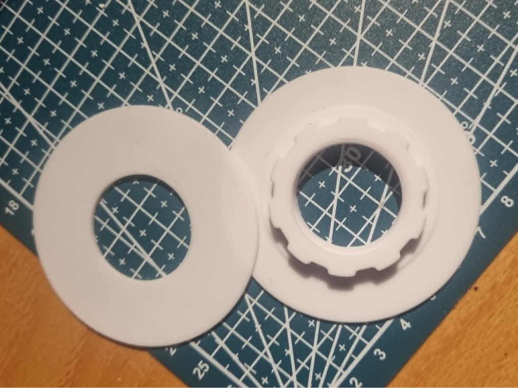 E27 to E14 collar with spacer and threads