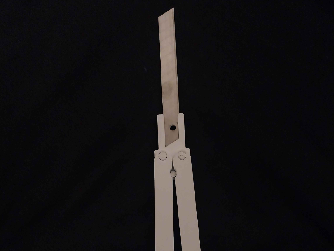 Butterfly knife with 9mm utilityknife blade