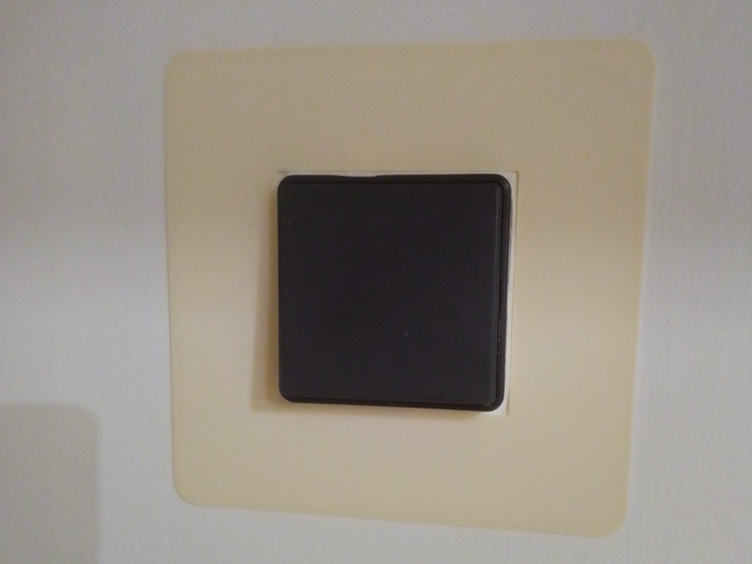 Simply wall protector for EU light switch