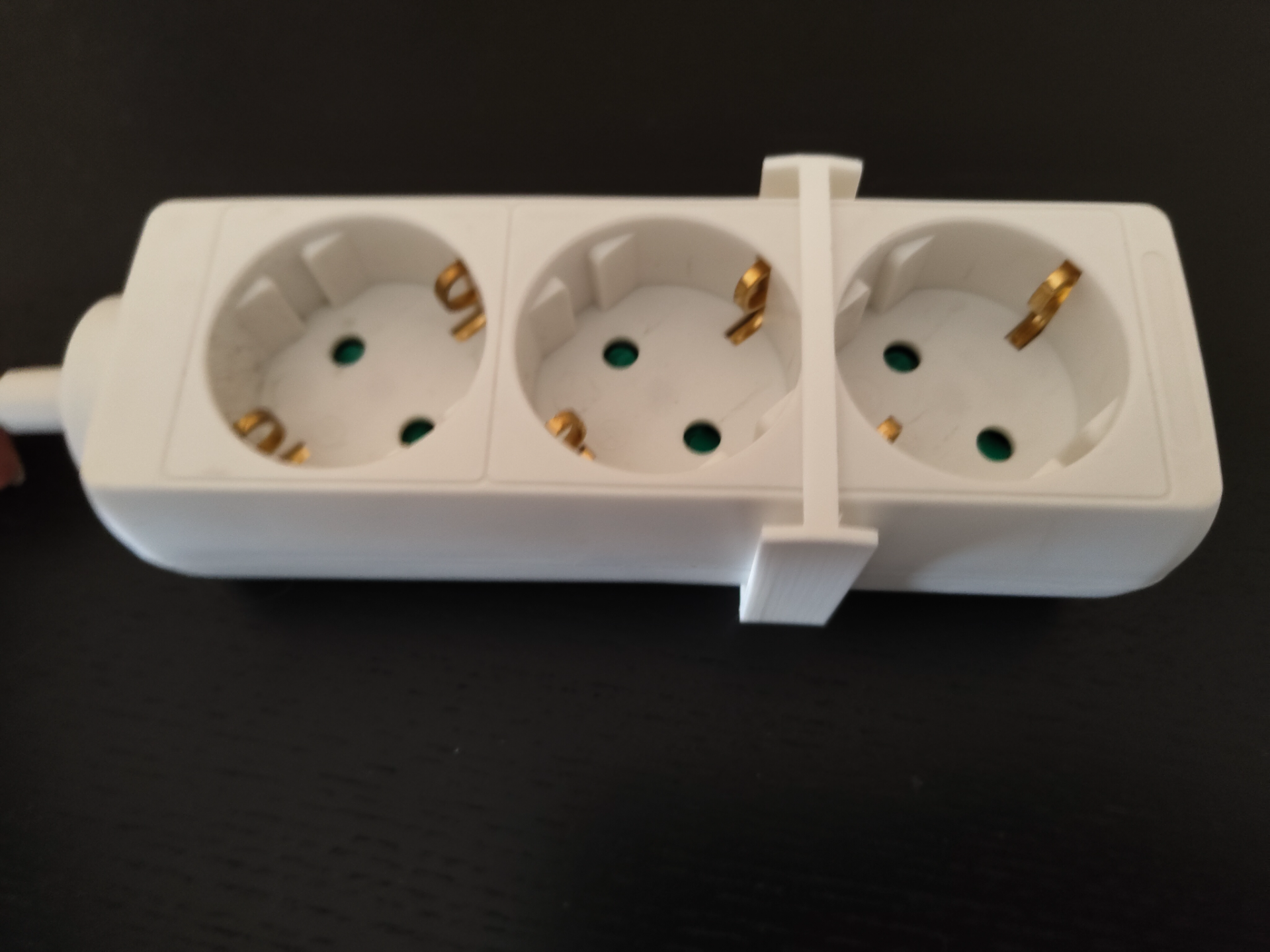 Customizable Powerstrip bracket