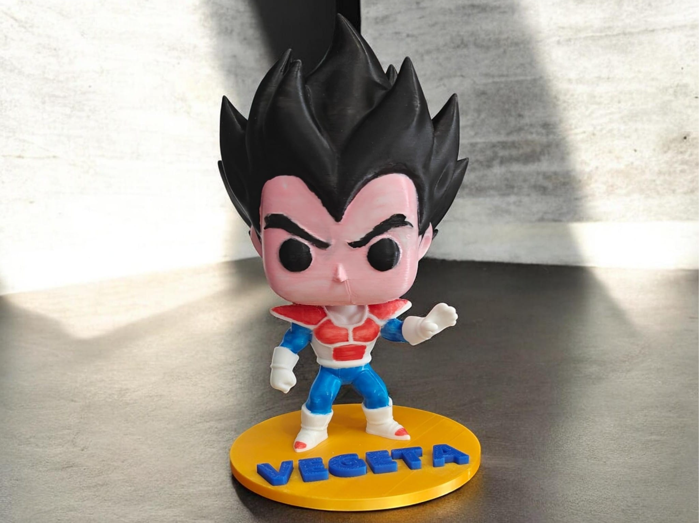 Vegeta Pop Style – Statuetta Articolata con Testo