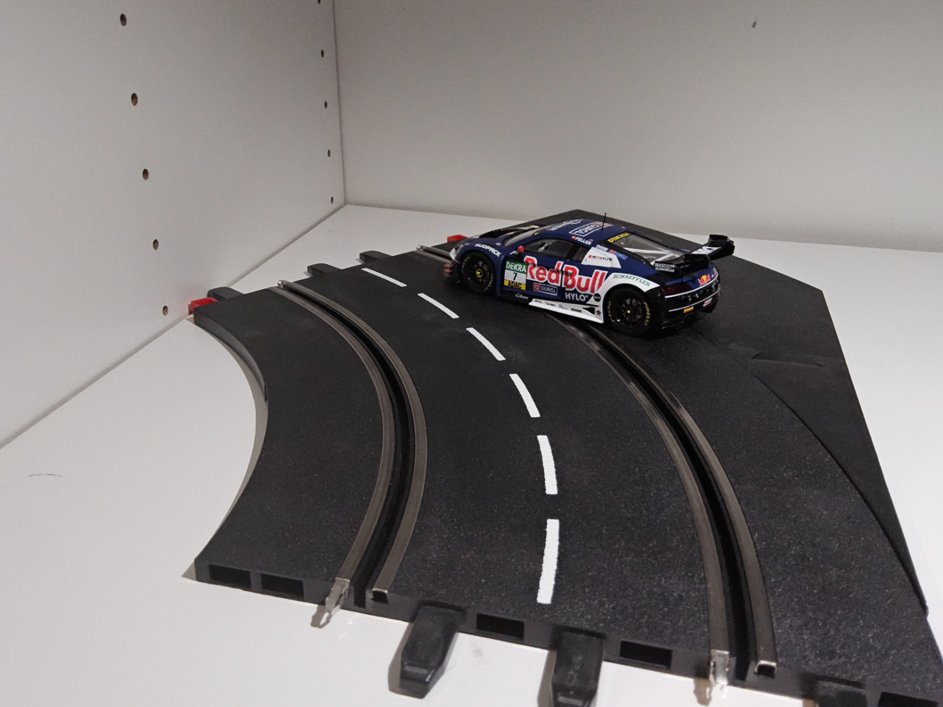 Carrera Slotcar Randstreifen Linkskurve außen