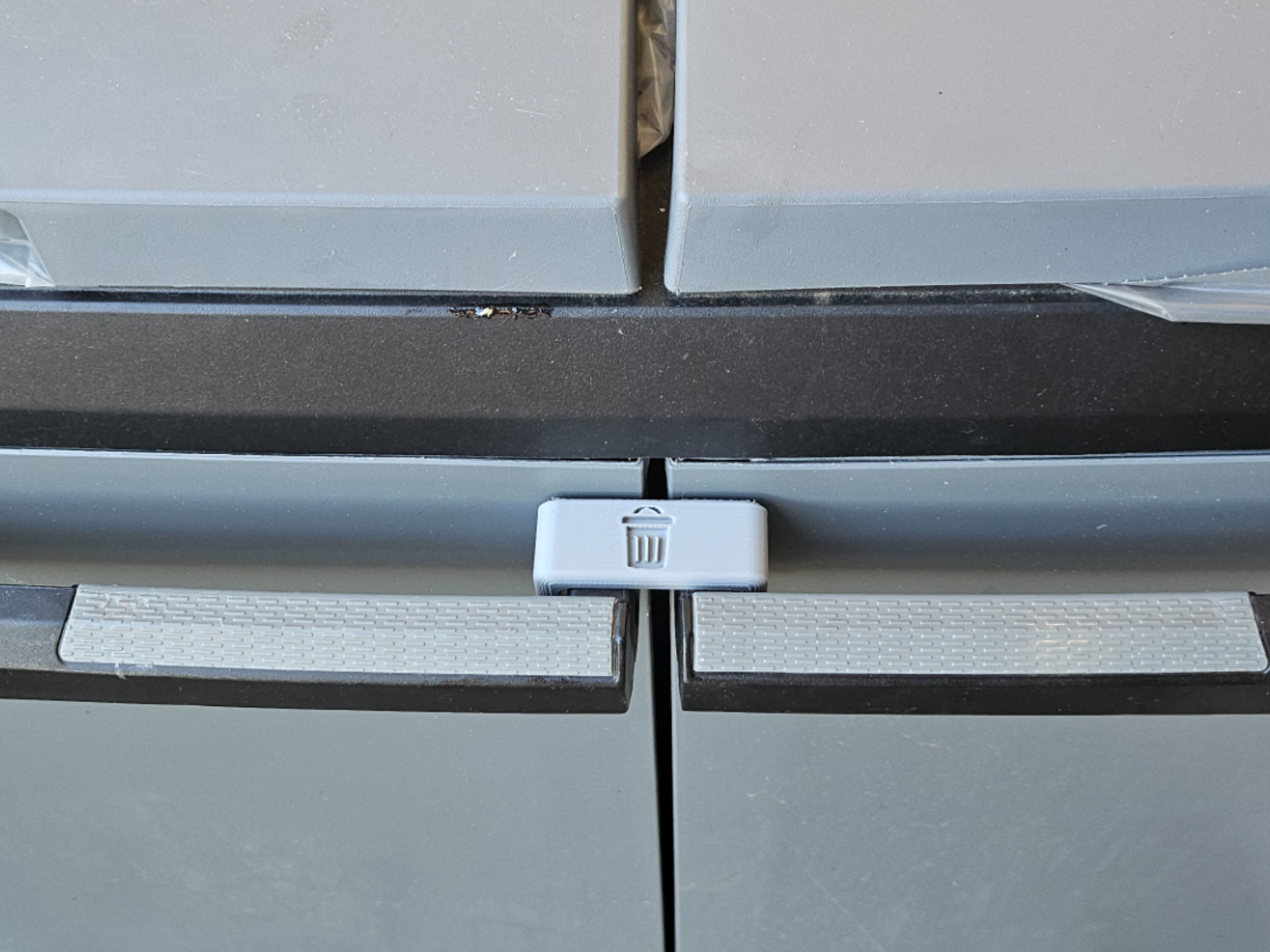Blocca porta per cestino rifiuti