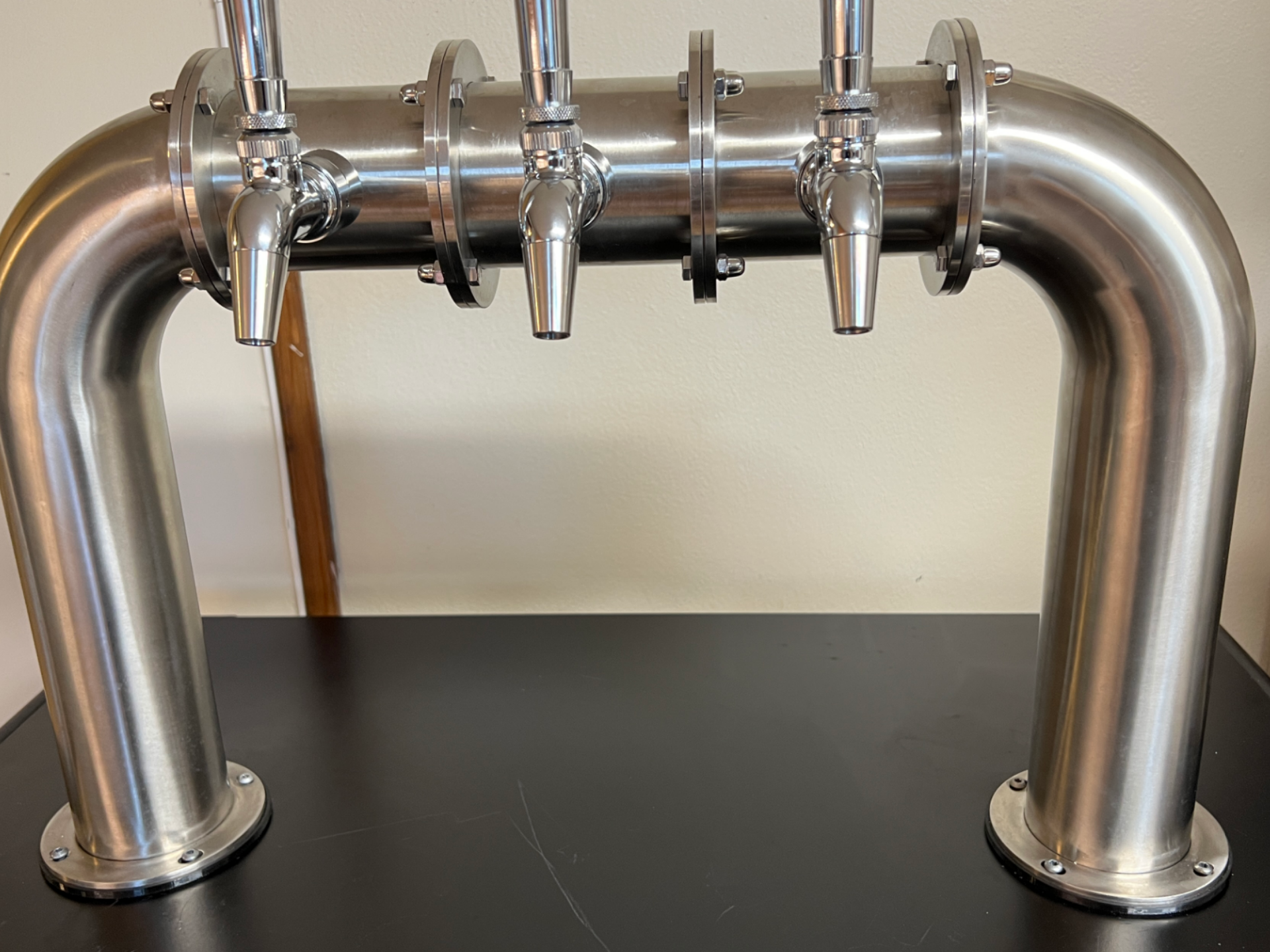 Modular 76 tap beer tower bottom plate