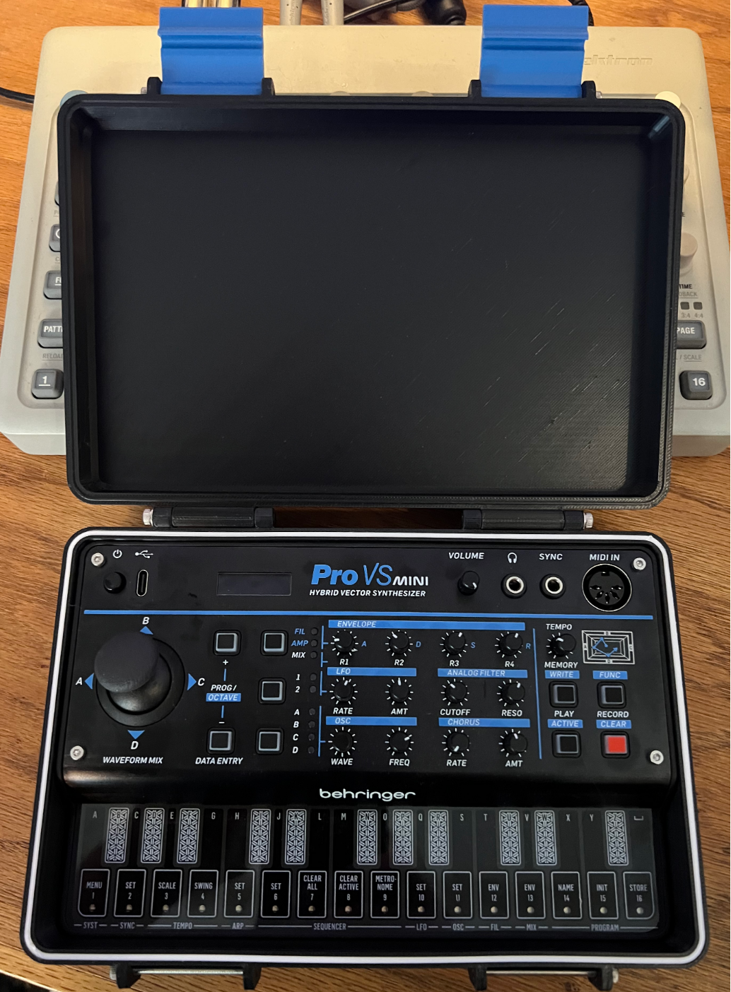 Behringer Pro VS Mini Synthesizer Case