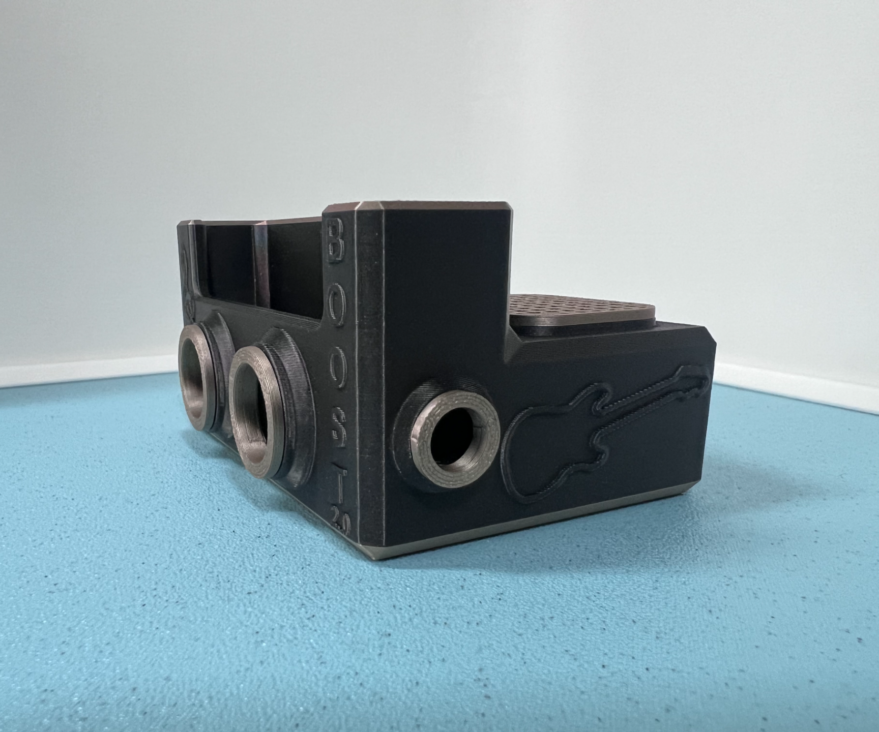 dB BOOST 2.0 - Sound Booster and Phone Stand