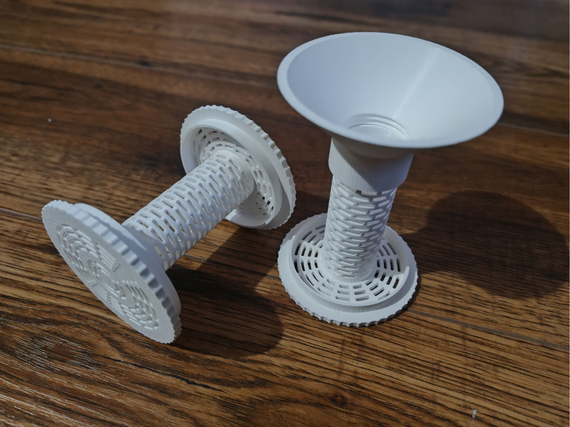 Desiccant spool container