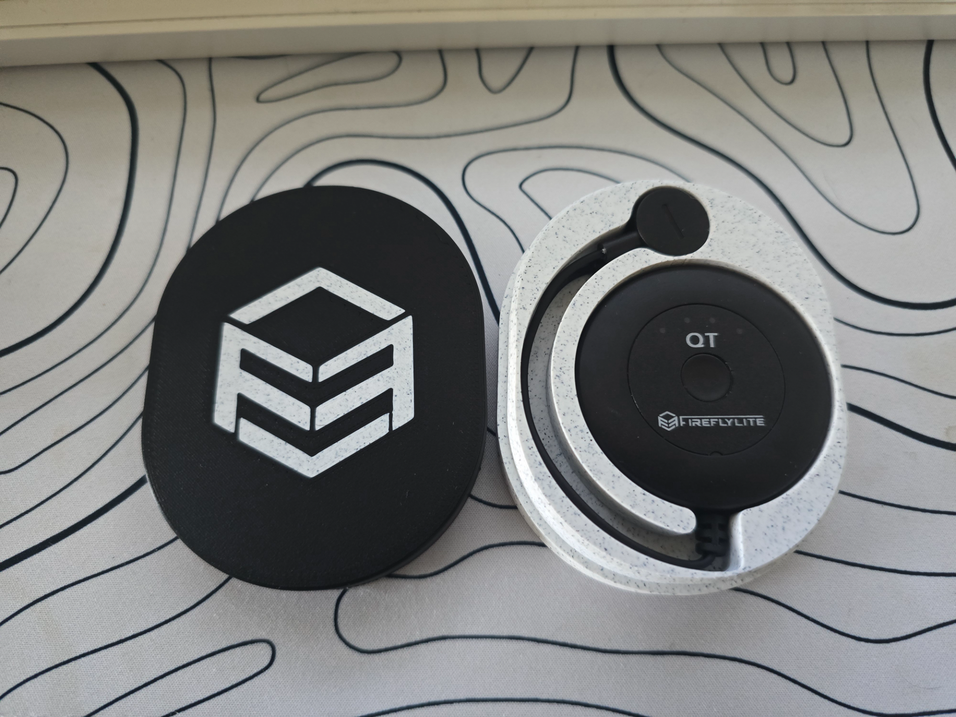 Fireflylite magnetic battery charger case