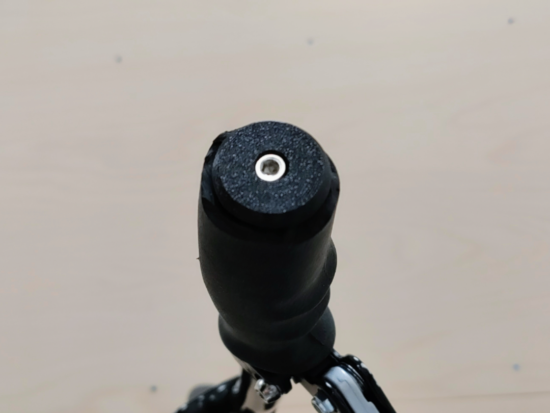 Bicycle handlebar plug