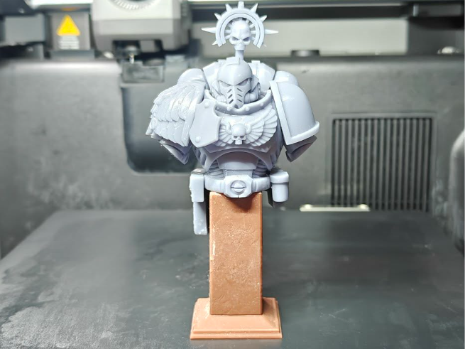 Primaris Space Marine Bust with statue