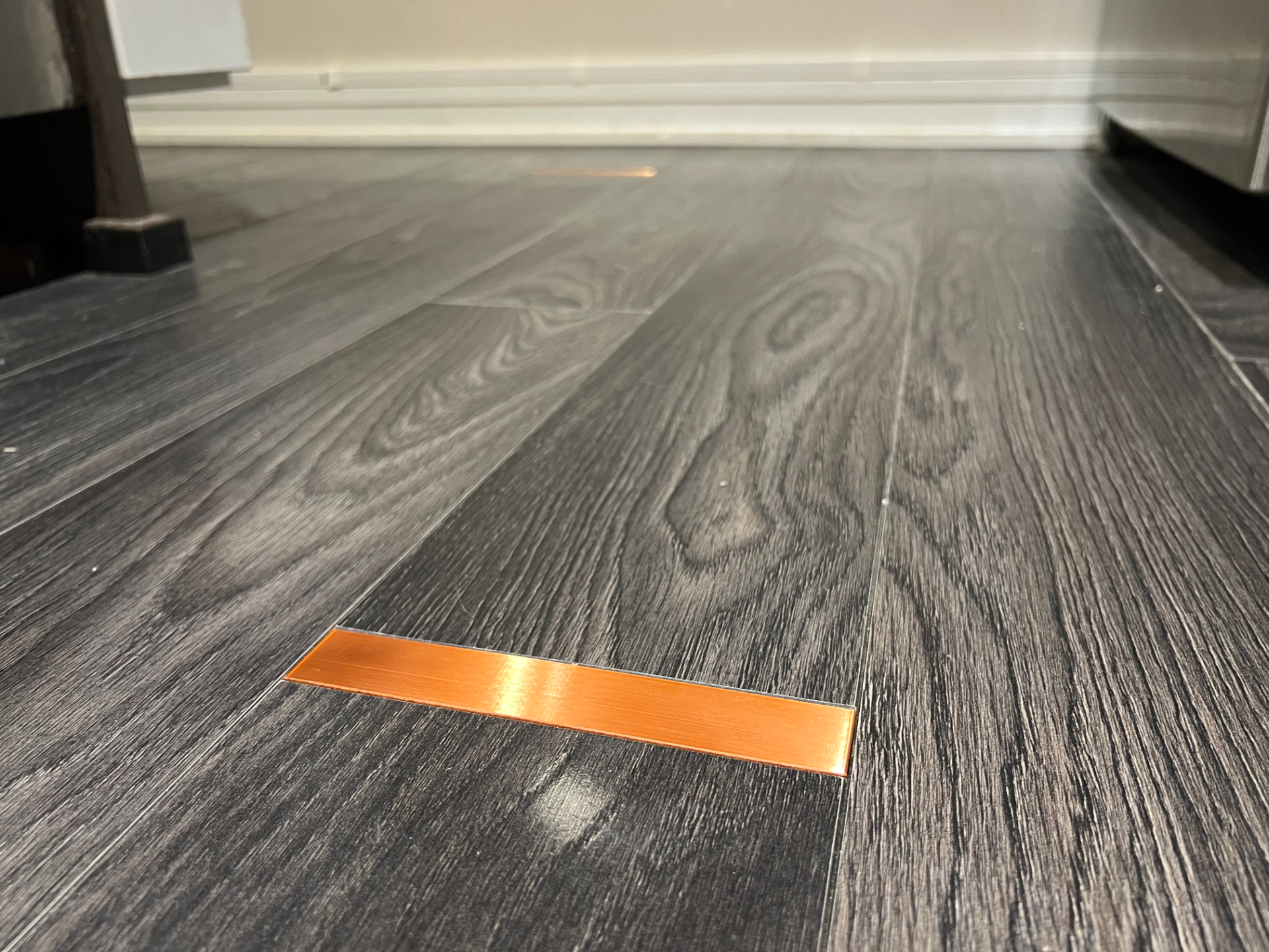 Kintsugi Spacer for Sliding Laminate Flooring Gaps