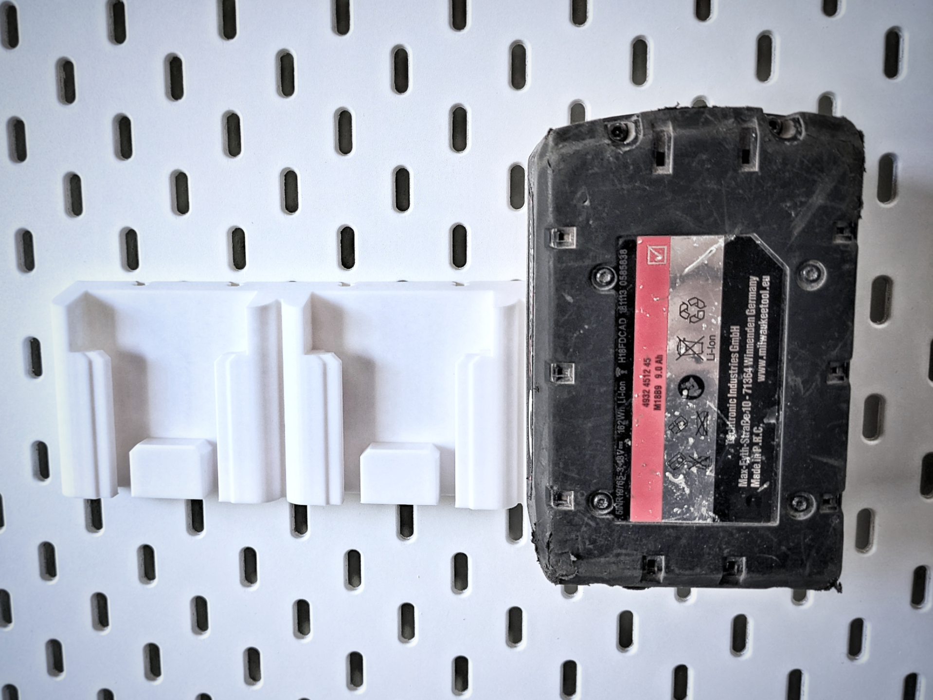 Triple Milwaukee M18 Battery Holder for SKÅDIS
