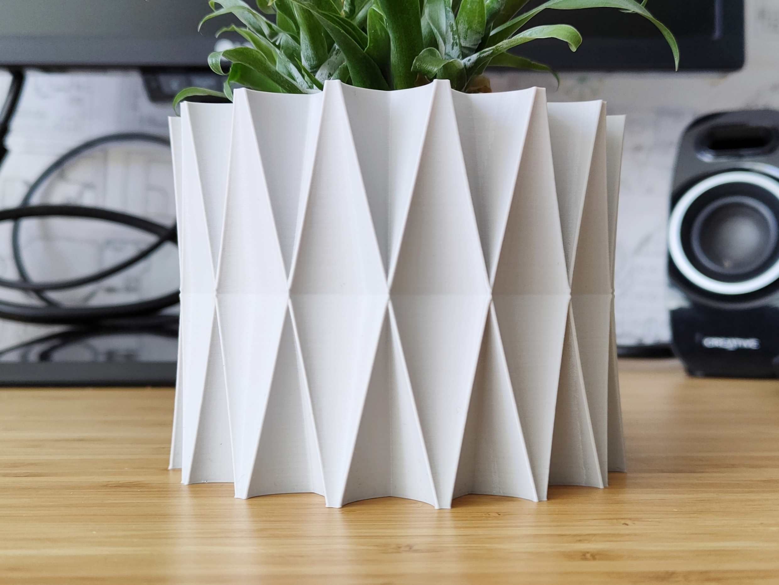 Gothic Spear Plant pot and Planter - Vase mode
