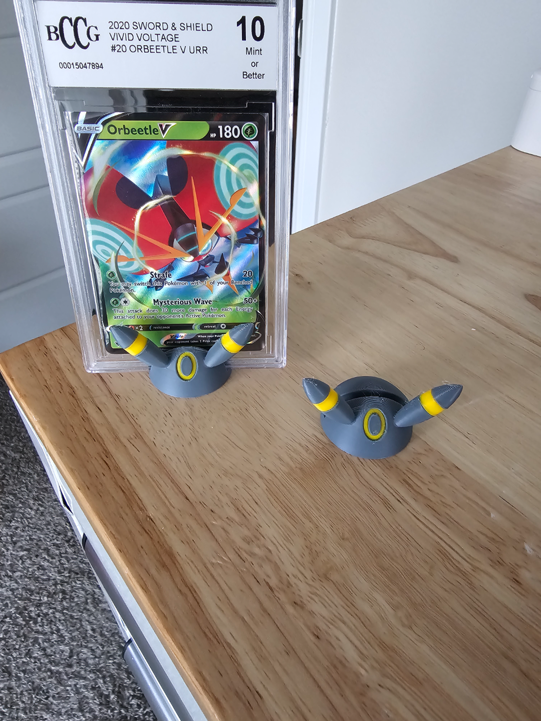 Umbreon Pokemon card stand