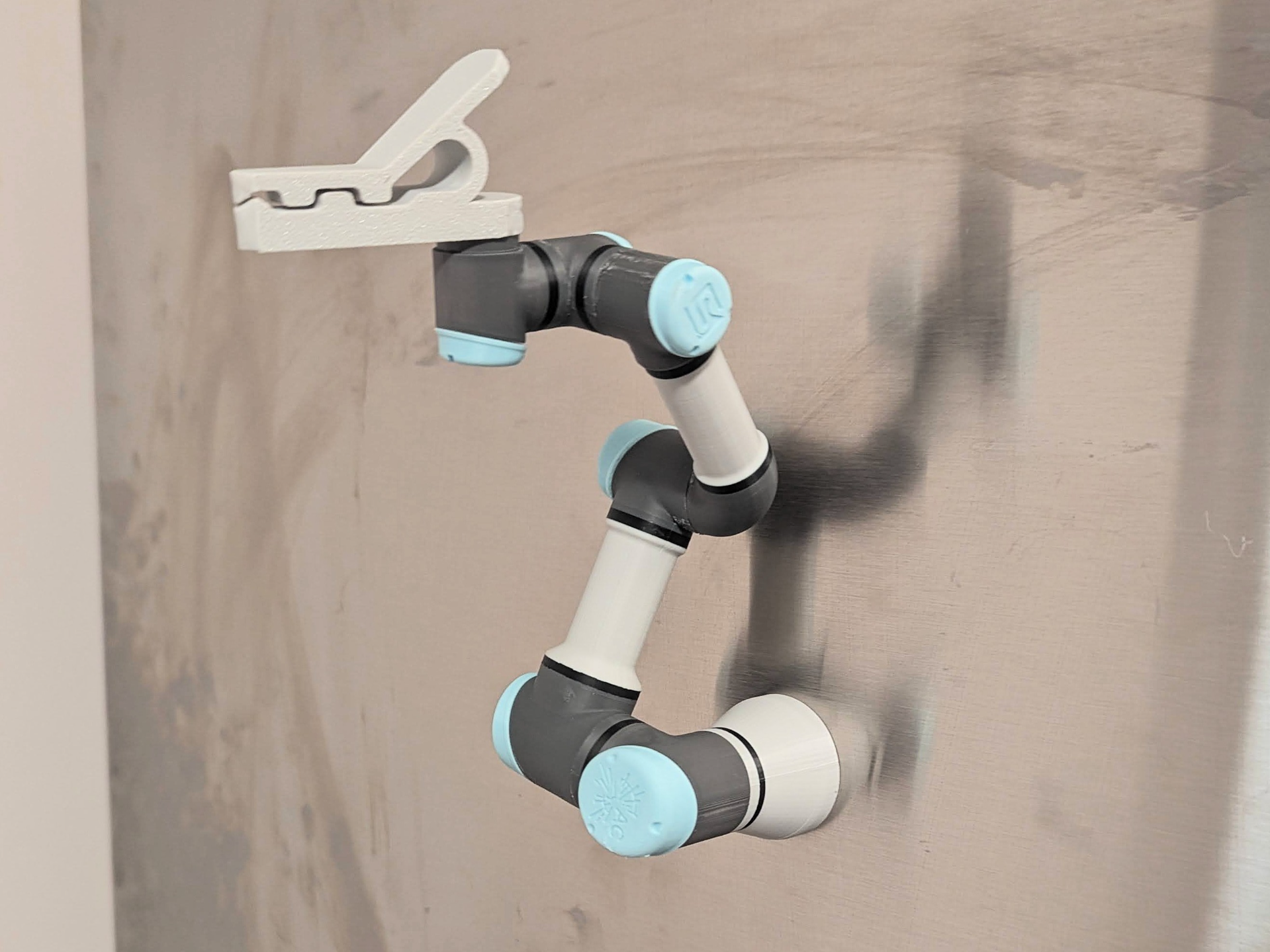 Fully Articulating Robot Arm Fridge Magnet - UR3
