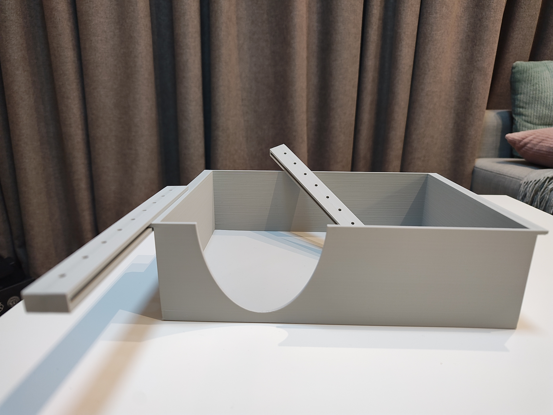 Sky ceiling hide for reptiles with drawer