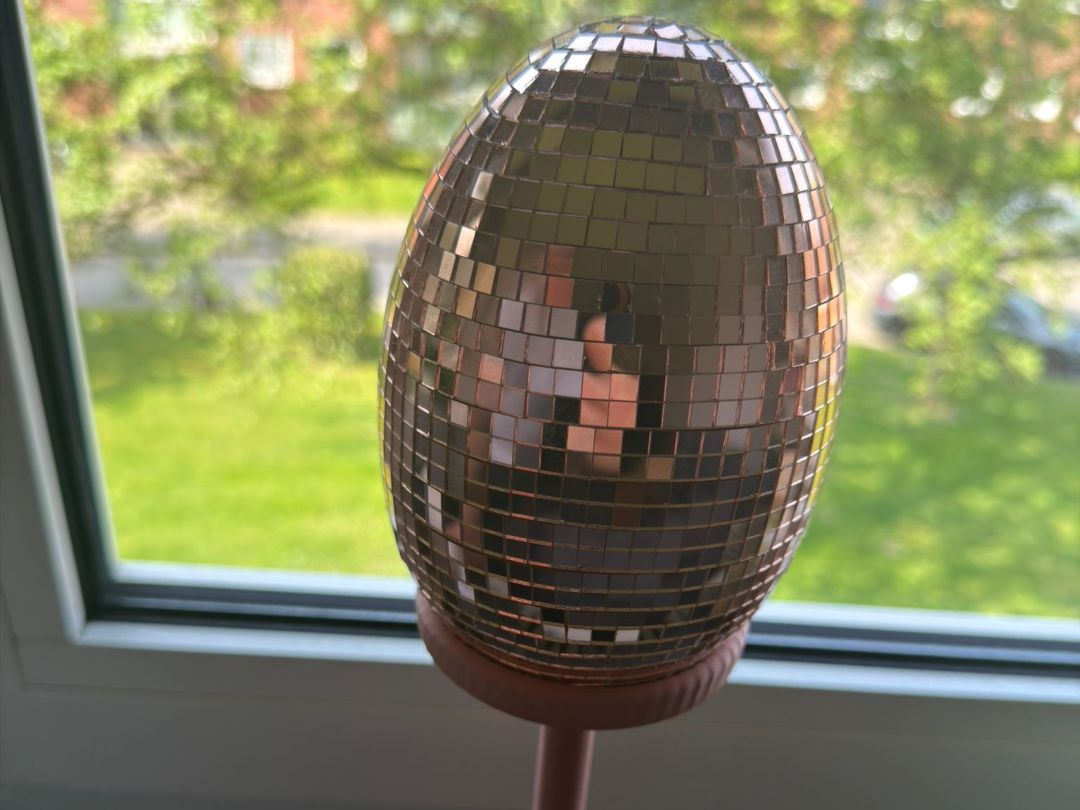 Stand Disco egg decoration / Disco Easter eggs
